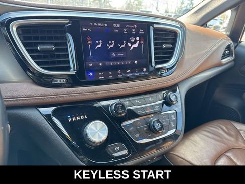 Used 2020 Chrysler Pacifica Limited w/ Advanced Safetytec Group FWD image 13