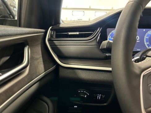 New 2026 Jeep Grand Cherokee Altitude AWD/4WD image 18