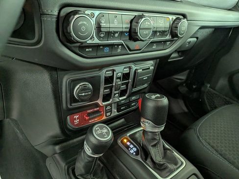 Certified 2025 Jeep Wrangler Unlimited Rubicon 4xe w/ Convenience Group AWD/4WD image 26