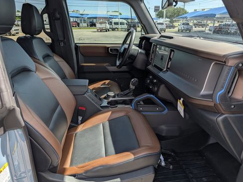 Used 2023 Ford Bronco Outer Banks AWD/4WD image 35