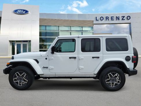 Used 2025 Jeep Wrangler Unlimited Sahara AWD/4WD image 8
