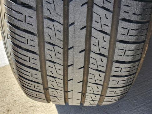 Used 2024 Chrysler Pacifica Touring-L image 8