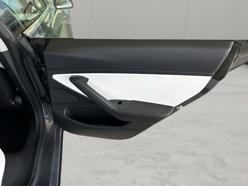 Used 2020 Tesla Model 3 Standard Range image 28