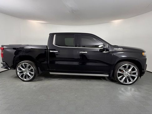 Used 2019 Chevrolet Silverado 1500 High Country w/ Technology Package AWD/4WD image 8