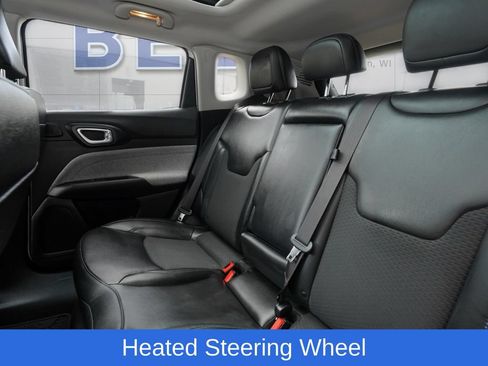 Used 2022 Jeep Compass Latitude w/ Sun and Sound Group AWD/4WD image 17