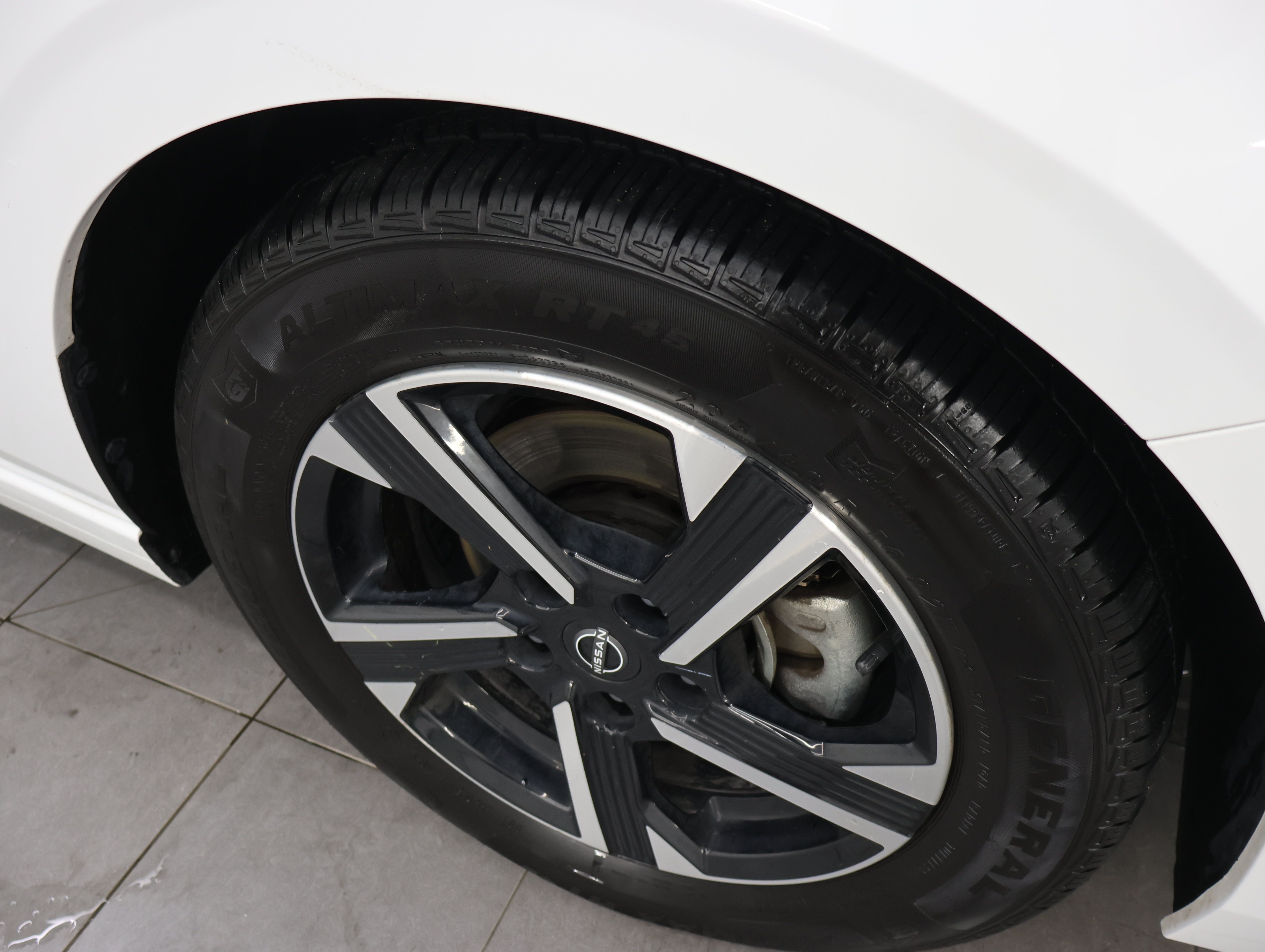 Used 2024 Nissan Sentra SV FWD image 3