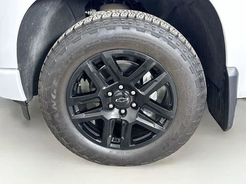 Used 2024 Chevrolet Silverado 1500 RST w/ Z71 Off-Road Package AWD/4WD image 8