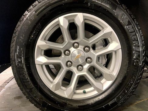 Used 2024 Chevrolet Silverado 1500 LT AWD/4WD image 9