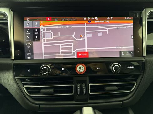 Certified 2025 Porsche Macan image 25