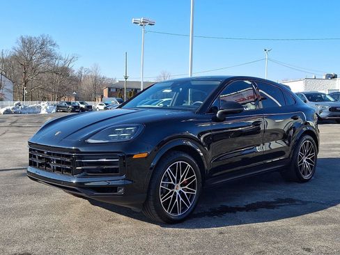 Used 2025 Porsche Cayenne S image 3