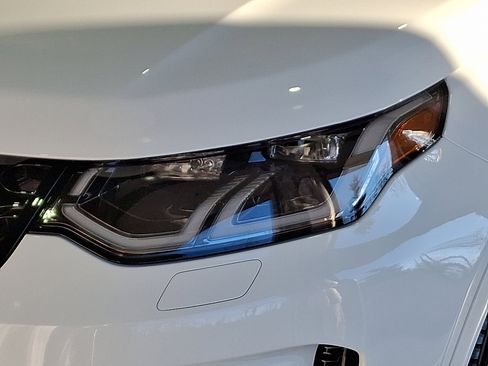 Certified 2025 Land Rover Discovery Sport S image 9