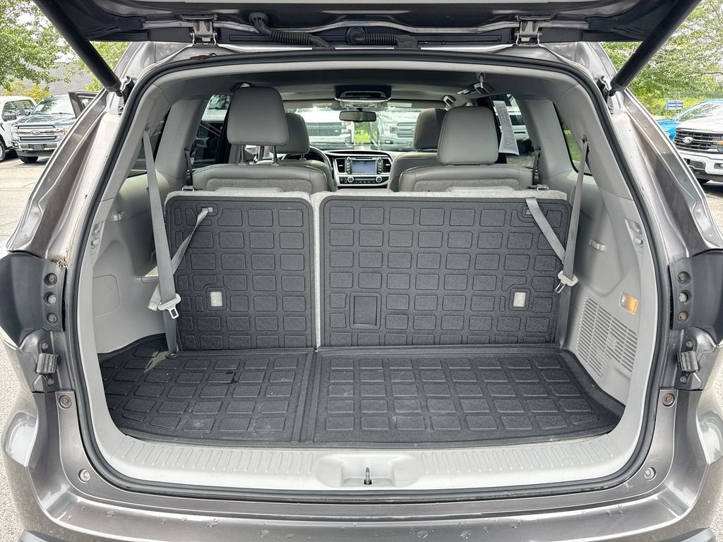 Used 2015 Toyota Highlander Limited AWD/4WD image 26