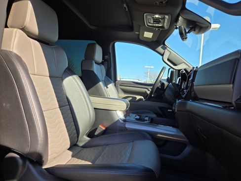 Used 2024 Chevrolet Silverado 2500 ZR2 w/ Technology Package image 20