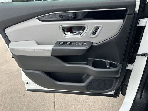 New 2025 Honda Pilot Touring image 23