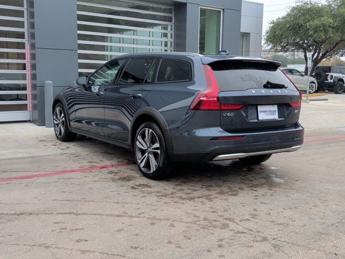 Used 2025 Volvo V60 B5 Cross Country Plus image 7