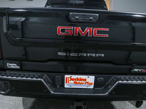 Used 2022 GMC Sierra 2500 AT4 w/ AT4 Preferred Package AWD/4WD image 8