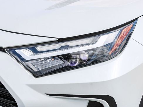 Used 2022 Toyota RAV4 XLE Premium AWD/4WD image 5