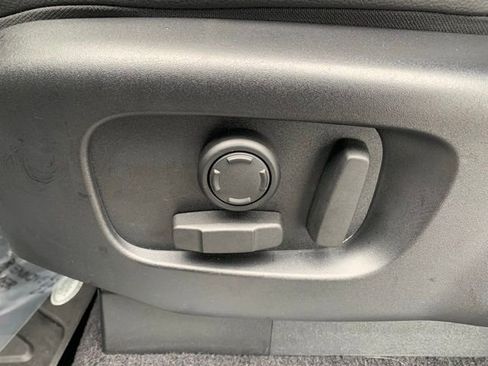 Used 2023 Land Rover Discovery S image 15