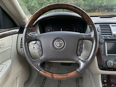 Used 2008 Cadillac DTS Luxury II image 30