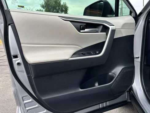Used 2020 Toyota RAV4 XLE w/ Convenience Package AWD/4WD image 9