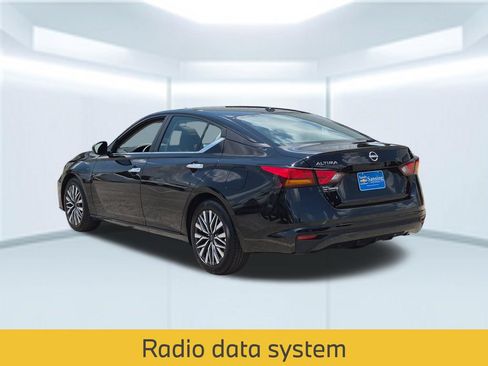 Used 2025 Nissan Altima 2.5 SV FWD image 4
