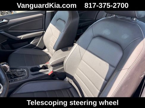 Used 2024 Volkswagen Jetta SE FWD image 13