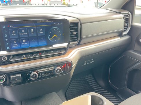 Used 2025 Chevrolet Silverado 2500 LT w/ Convenience Package image 13