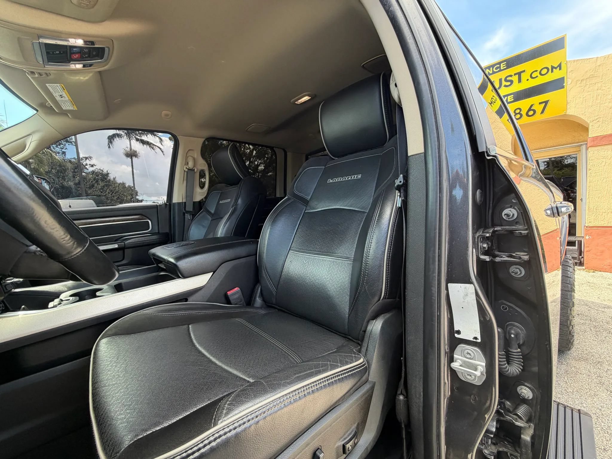 Used 2019 RAM 2500 4x4 Crew Cab Laramie image 16