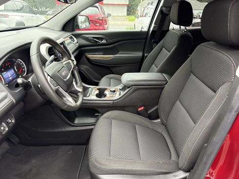 Used 2023 GMC Acadia SLE w/ Driver Convenience Package FWD image 9