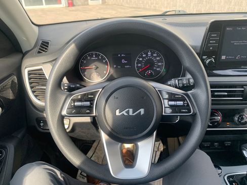 Used 2022 Kia Seltos LX image 8