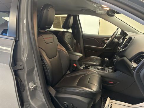 Used 2022 Jeep Cherokee Trailhawk w/ Premium Leather Package image 31