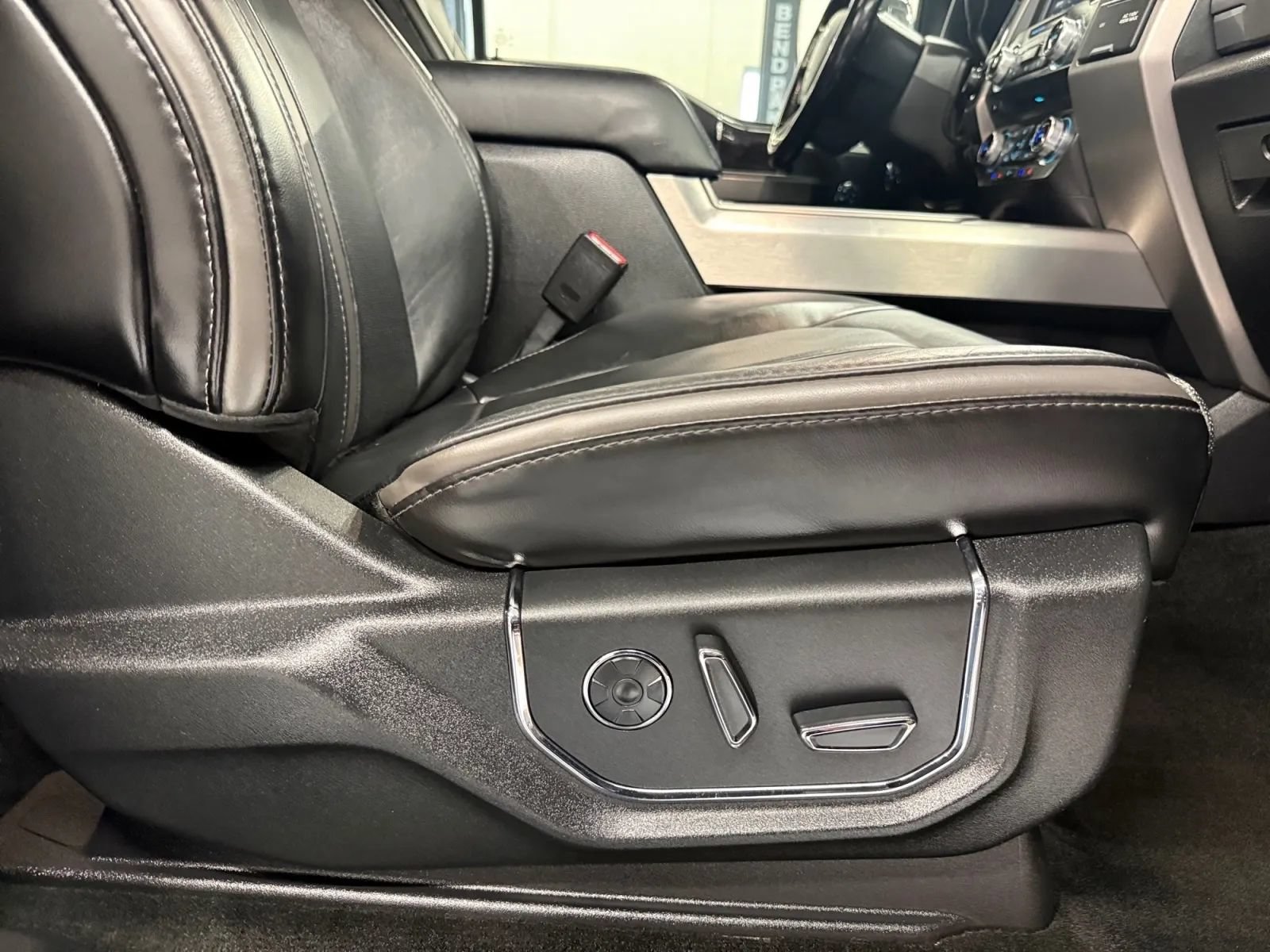 Used 2017 Ford F350 Platinum w/ Platinum Ultimate Package AWD/4WD image 29