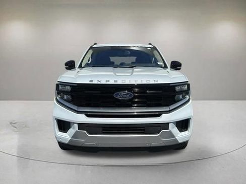 Certified 2025 Ford Expedition Platinum AWD/4WD image 2