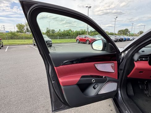 Used 2025 Maserati Grecale Folgore AWD/4WD image 31