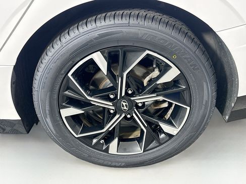 Used 2025 Hyundai Sonata SEL FWD image 11