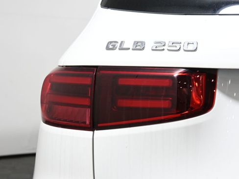 Certified 2025 Mercedes-Benz GLB 250 4MATIC image 12