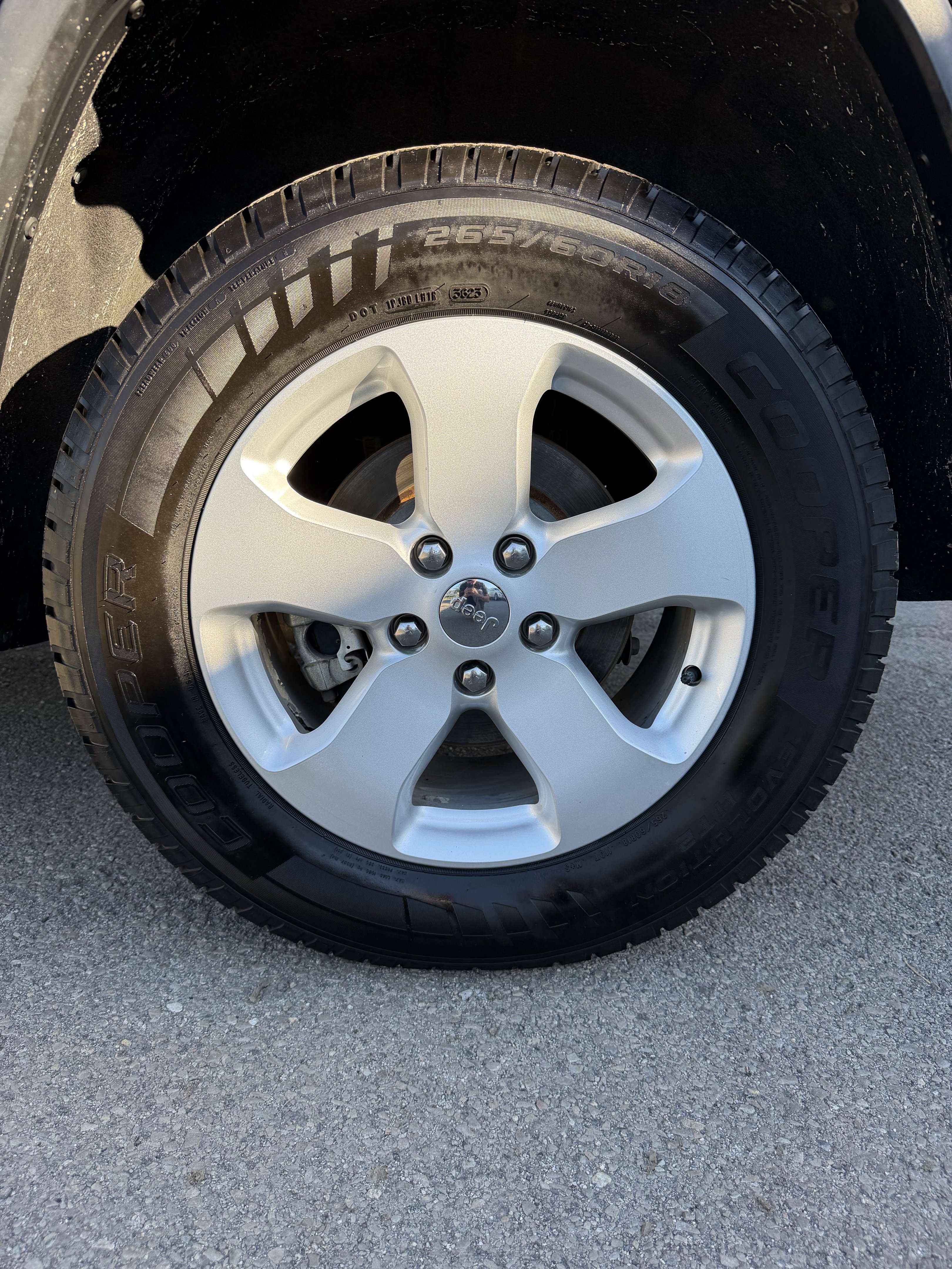 Used 2012 Jeep Grand Cherokee Laredo AWD/4WD image 14