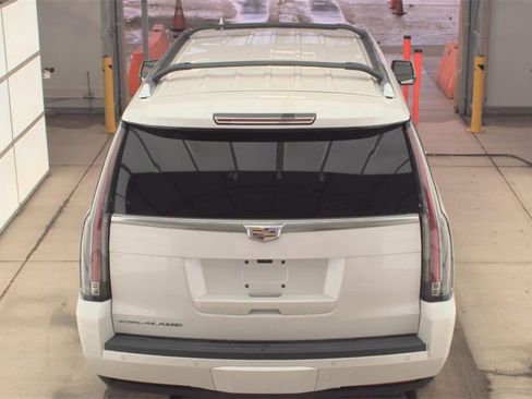 Used 2018 Cadillac Escalade ESV Luxury image 4