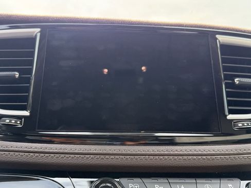 Used 2021 Chrysler Pacifica Touring-L w/ Premium & Safety Sphere Group FWD image 19