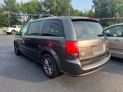 Used 2017 Dodge Grand Caravan SXT FWD image 5