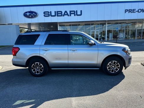 Used 2023 Ford Expedition XLT image 2