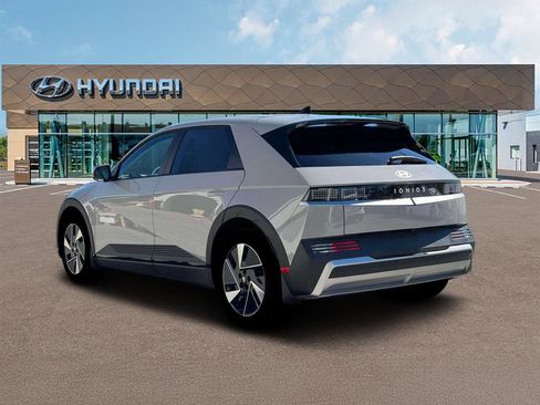 New 2026 Hyundai Ioniq 5 SEL RWD image 5