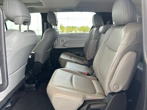Certified 2025 Toyota Sienna XLE FWD image 21