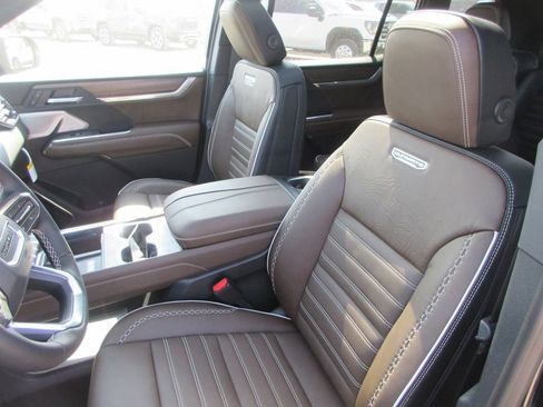 New 2026 GMC Acadia Denali Ultimate AWD/4WD image 11