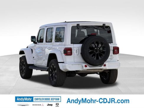 Used 2022 Jeep Wrangler Unlimited Sahara AWD/4WD image 5