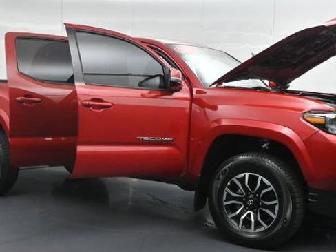 Used 2023 Toyota Tacoma TRD Sport AWD/4WD image 2