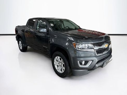 Used 2017 Chevrolet Colorado LT w/ LT Convenience Package image 3