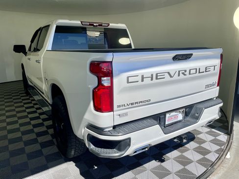 Used 2025 Chevrolet Silverado 1500 High Country w/ Technology Package AWD/4WD image 3