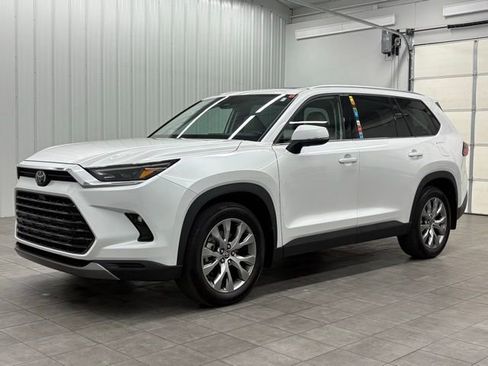 Used 2024 Toyota Grand Highlander AWD image 5