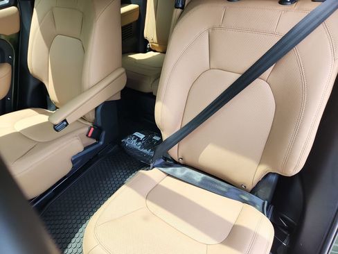 New 2026 Land Rover Defender 130 X-Dynamic SE AWD/4WD image 23